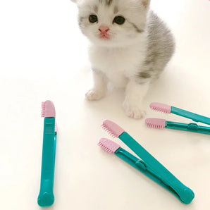 Eco-Friendly Kitten Eye Rub Handheld Cat Eye Wipe Rub Eyes Poo Brush Cleaning Reusable Buckle Design Pet Comb Tear Stain Brush